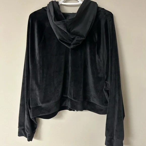 Victoria‎ Secret Velour Rhinestone Black Cropped Sweater - Picture 3 of 4